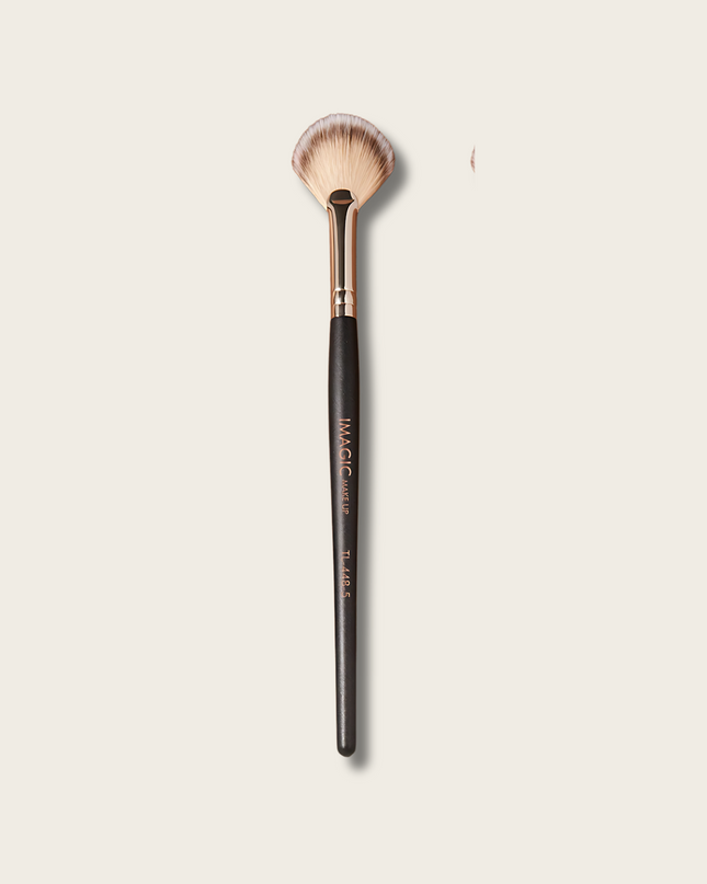 Highlighting Blush Brush